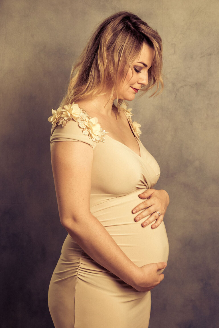 Budapest studio photography portraits pregnant woman